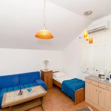 Peco - One Bedroom With Patio And Side Sea View Apartment