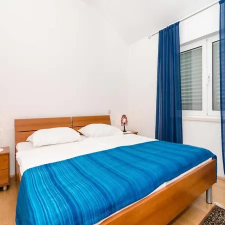 Apartmán Peco With 1 Bedroom